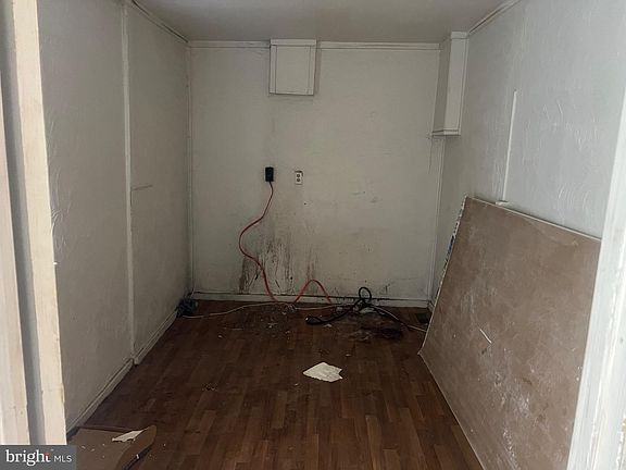 5th image of 4623 Pulaski Ave