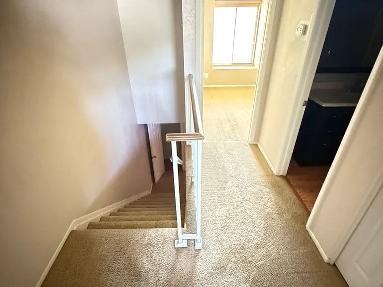 909 E Lodge Dr — Photo 28