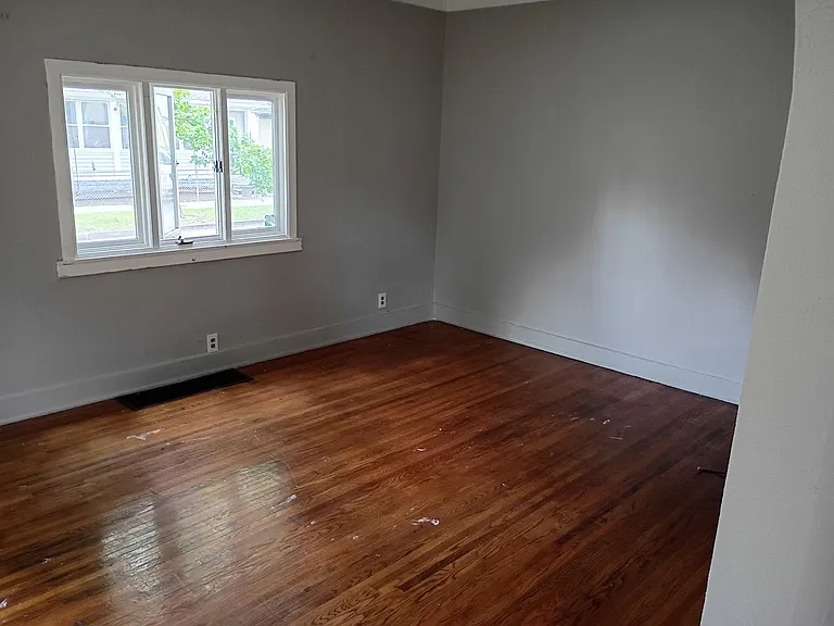 827 Noble St — Photo 4