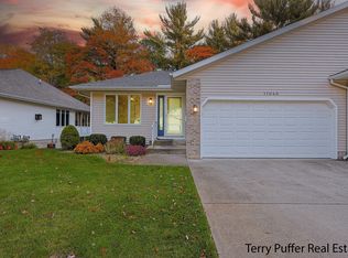 17040 Grandview Dr, Spring Lake, MI 49456