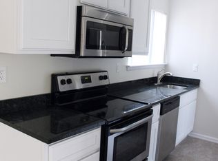 42 Fox Hill Ln, Enfield, CT 06082