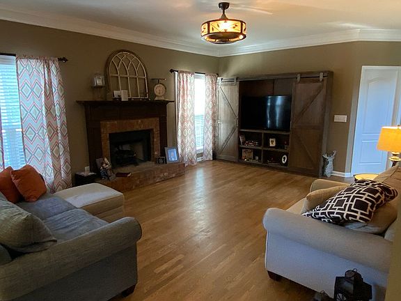 3rd image of 755 Bentonville Ln