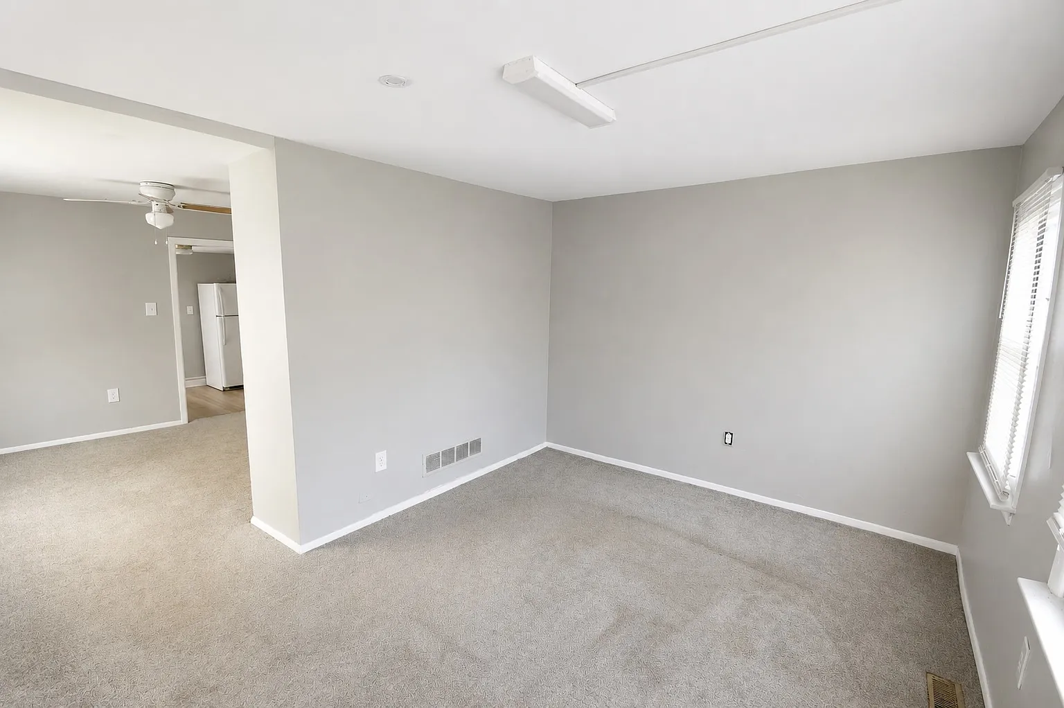 3 bed, 946 sqft, $2,000 — Photo 3