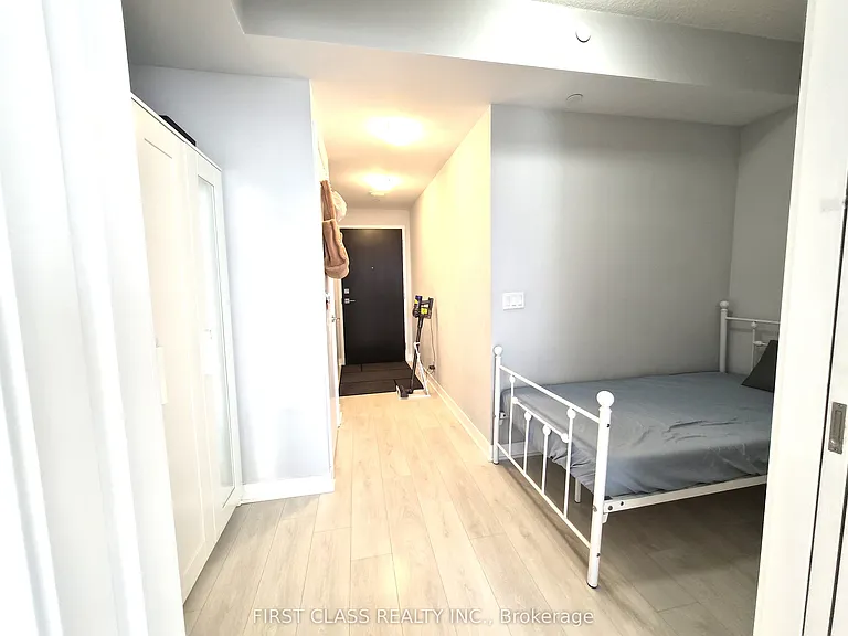 2221 Yonge St #1501 — Photo 4