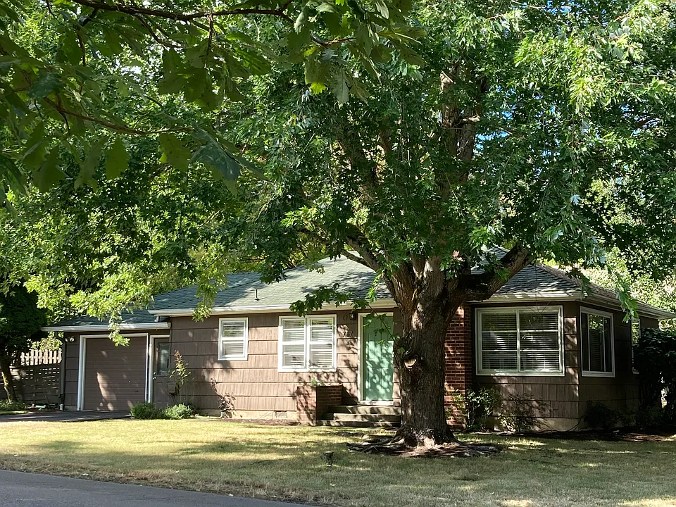 717 B Ave
