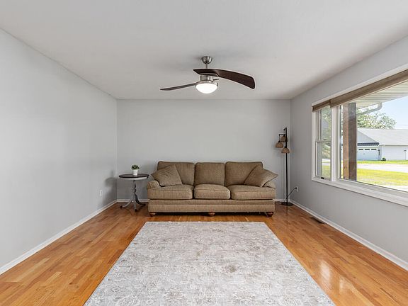 3rd image of 11928 Lakeridge Dr