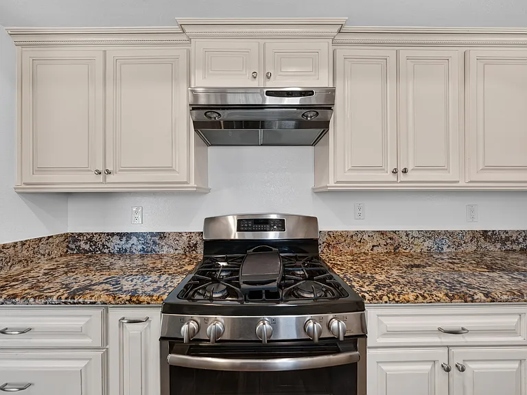8566 Club House Dr — Photo 6