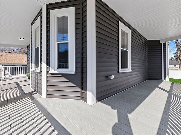 4th image of 19 Laurel St