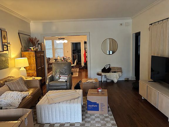 4th image of 4038 Clairmont Ave S #4038