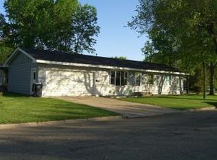 1124 Park Ln, Morris, MN 56267