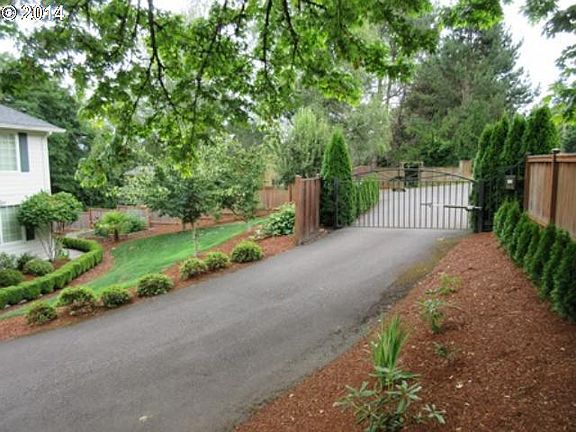 3rd image of 20950 Willamette Dr