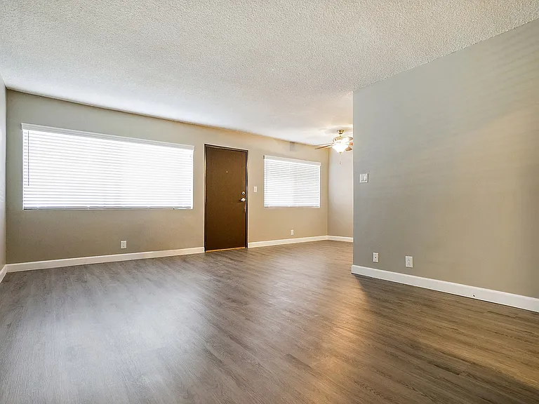 5112 Laurel Cyn Apartments — Photo 17