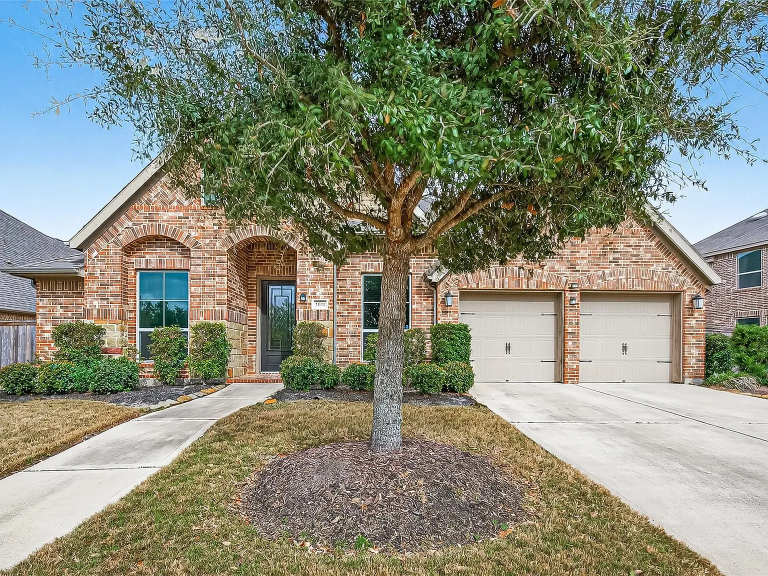 4 bed, 3.0 bath, 3264 sqft, $3,800 — Photo 2