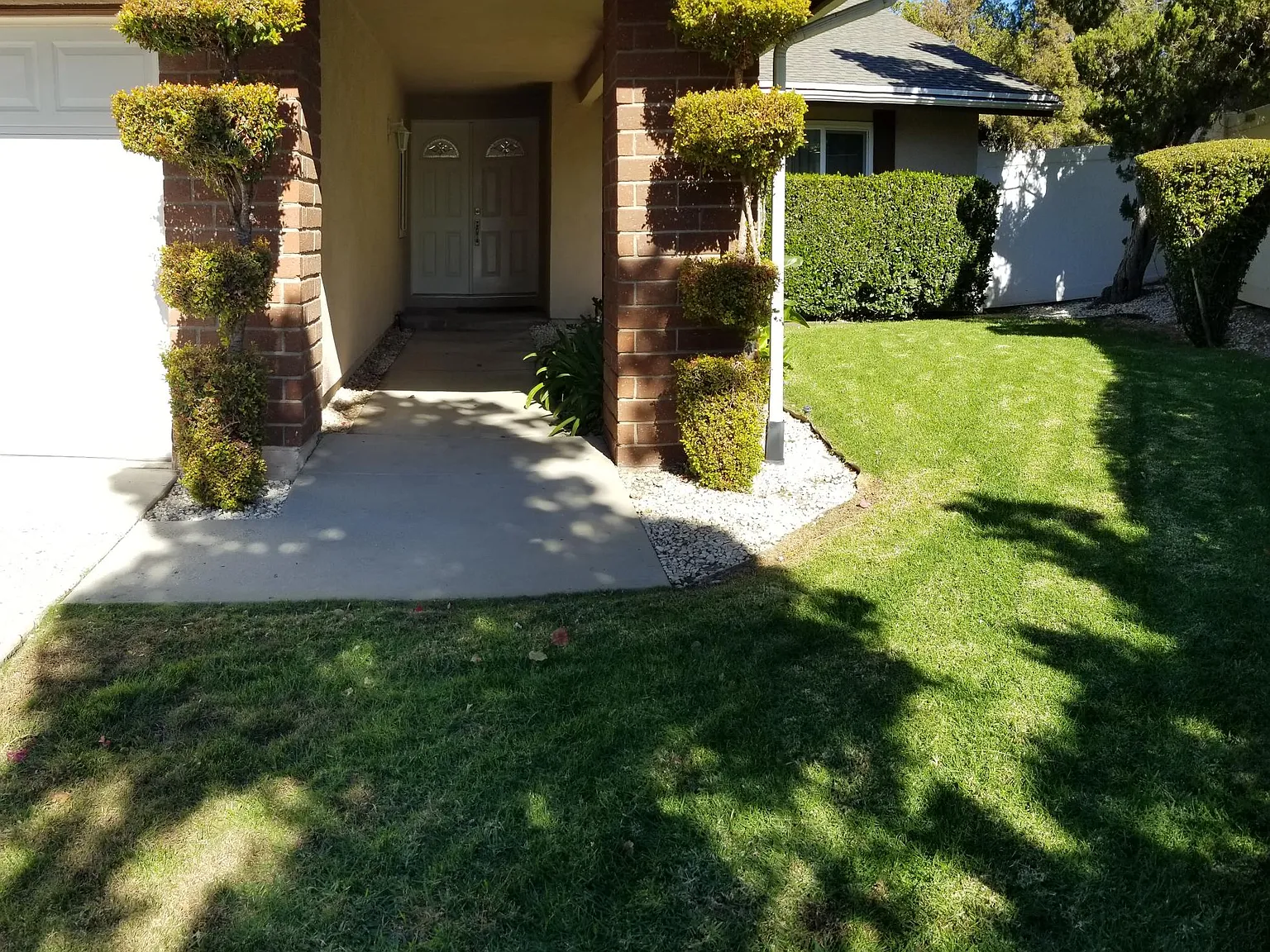 4 bed, 2.5 bath, 2000 sqft, $4,650 — Photo 2
