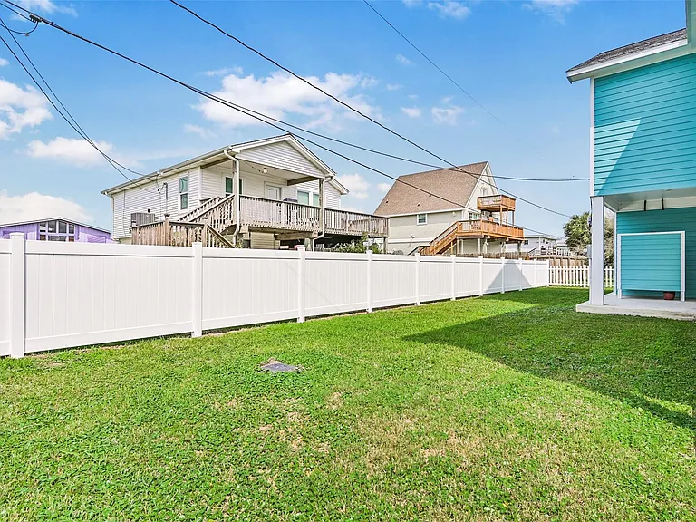 16630 Jean Lafitte Rd — Photo 47