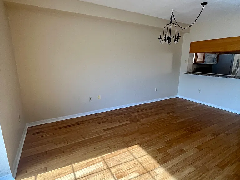 908 Laura St — Photo 6