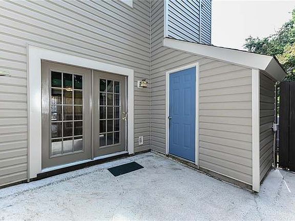 2nd image of 307 Village Ln Unit D