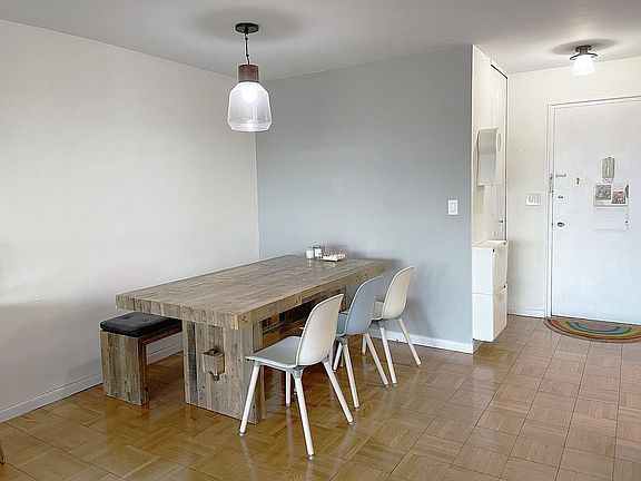 2nd image of 2100 Linwood Ave APT 6U