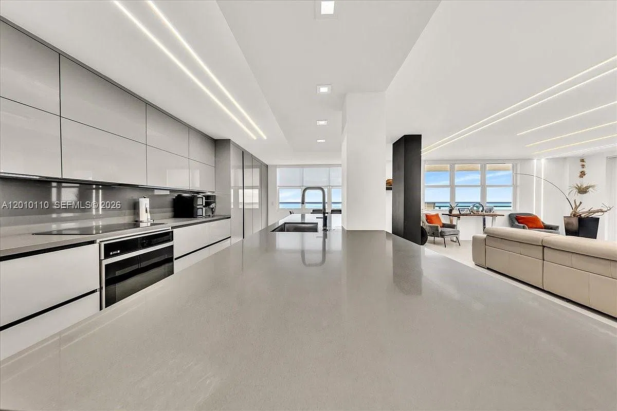 Opal Towers Condo — Photo 3