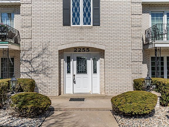3rd image of 2255 Bordeaux Walk APT B1