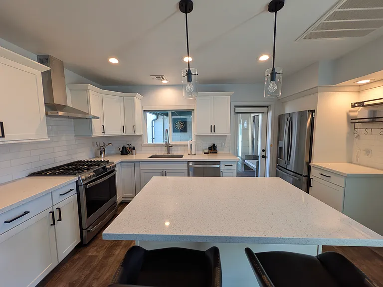 1022 W Mission Ln — Photo 7