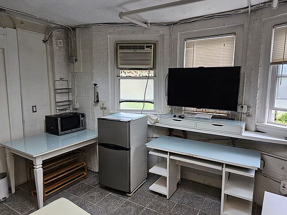 5th image of 34 Jefferson Ave #B