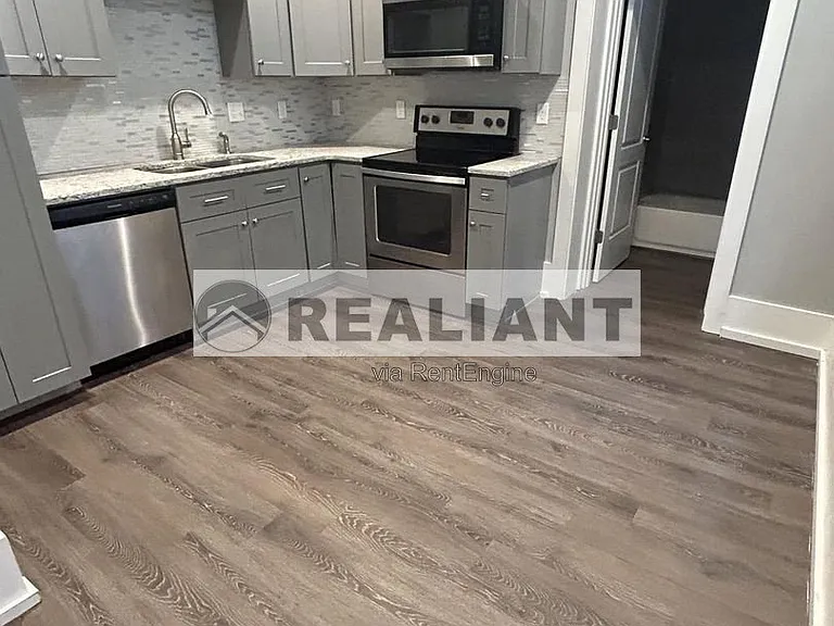 15 W 8th St #2 — Photo 4