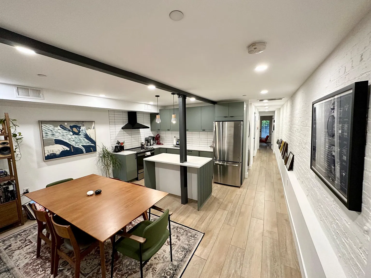 2 bed, 825 sqft, $2,500 — Photo 2