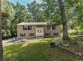 30 Robinhood Dr, Gales Ferry, CT 06335