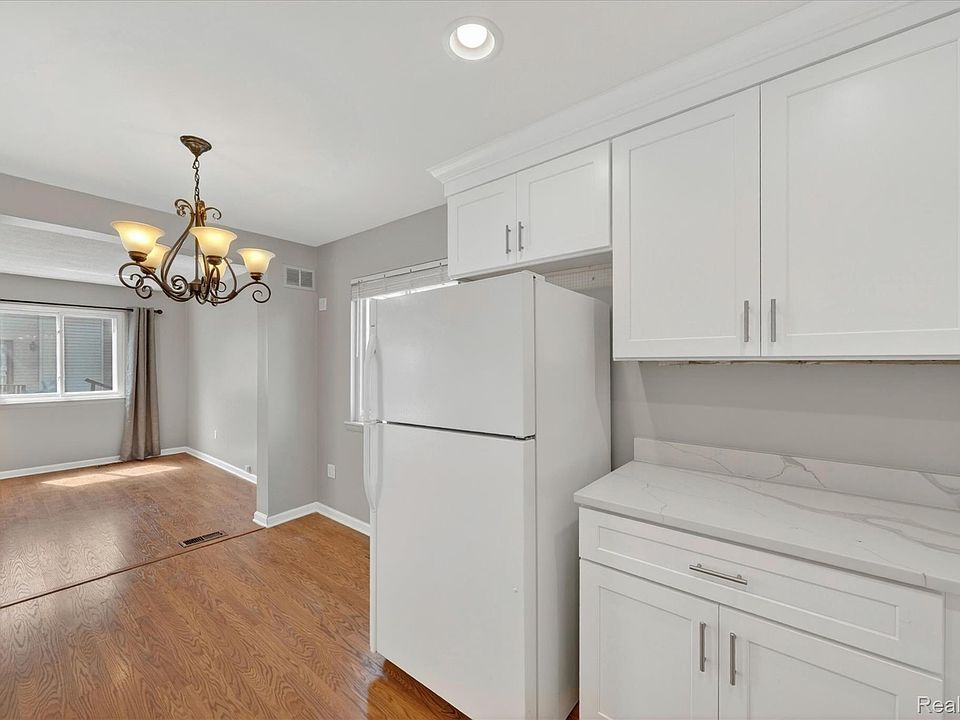 2824 Roundtree Dr, photo 17