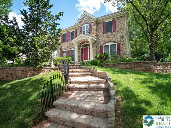 7068 Periwinkle Dr, Macungie, PA 18062