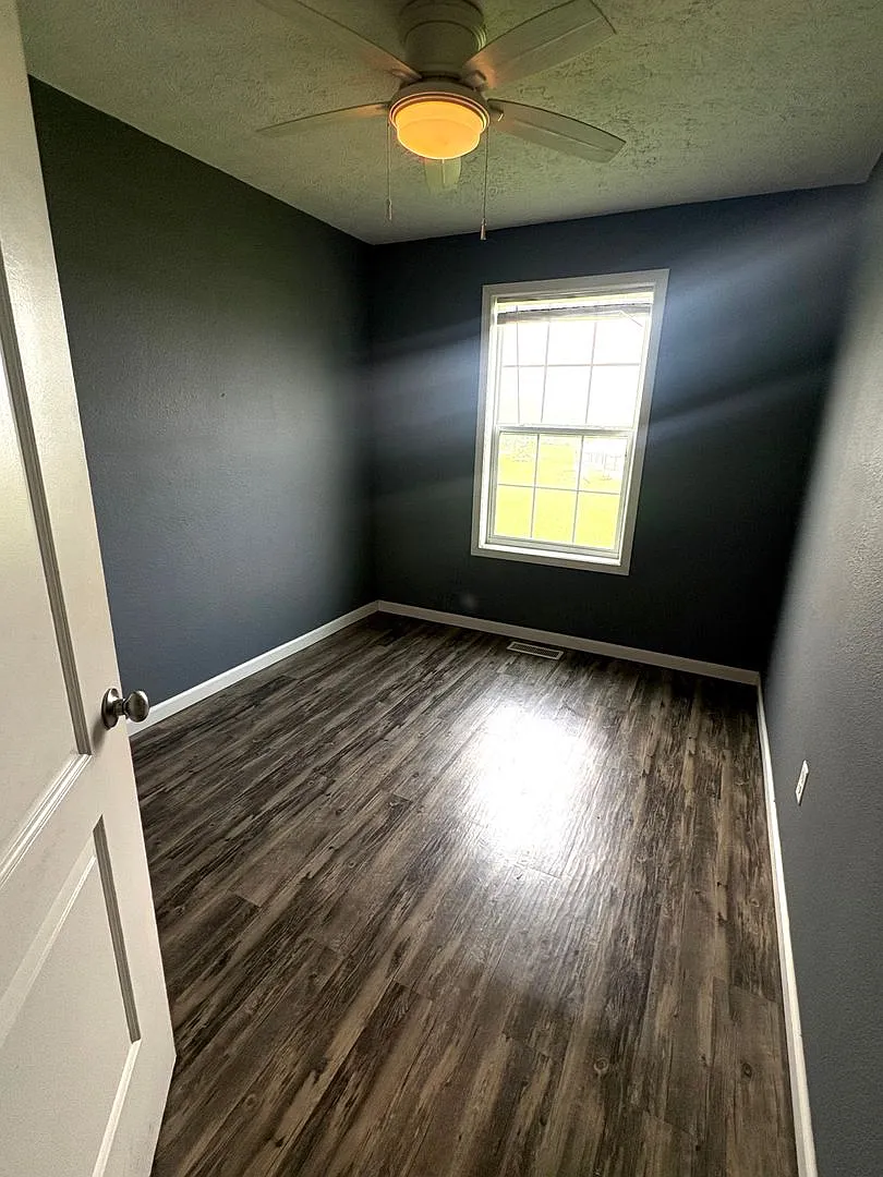 Charming Home in the Heart of Cave City! — Photo 4