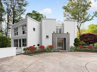 1076 Wolver Hollow Rd, Oyster Bay, NY 11771