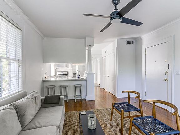 5th image of 824 Greenwood Ave NE APT 11