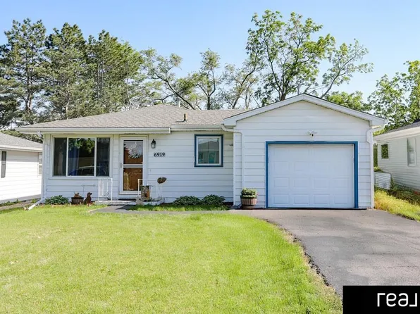 6919 B St, Omaha, NE 68106