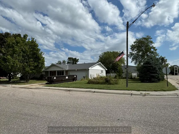 442 Hamilton St, Phillips, NE 68865