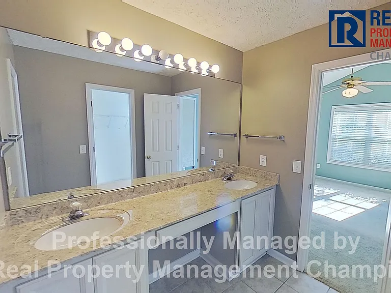 802 Plainfield Ct — Photo 18