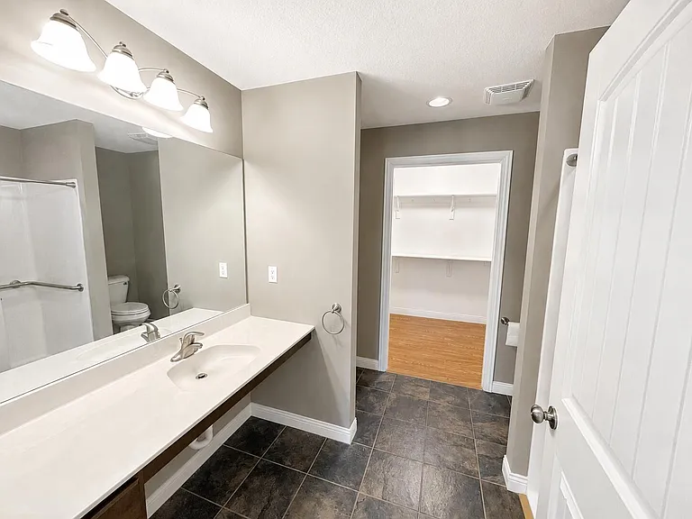 4500 Weybridge Dr — Photo 11