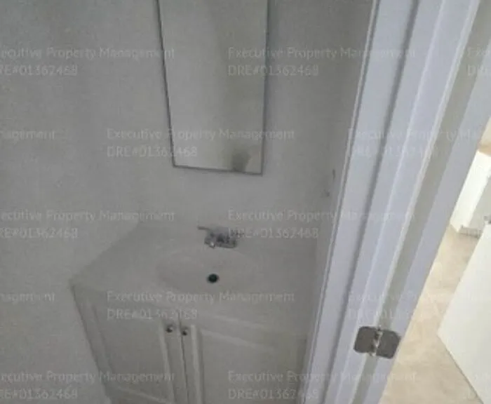 2909 S Chester Ave #16 — Photo 5