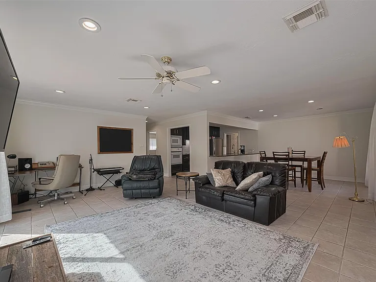 24 Champions Colony E — Photo 10