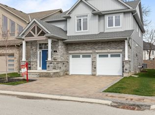 1061 Eagletrace Dr #3, London North, ON N6G 0T3