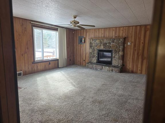 4th image of 8446 Bamfield Rd