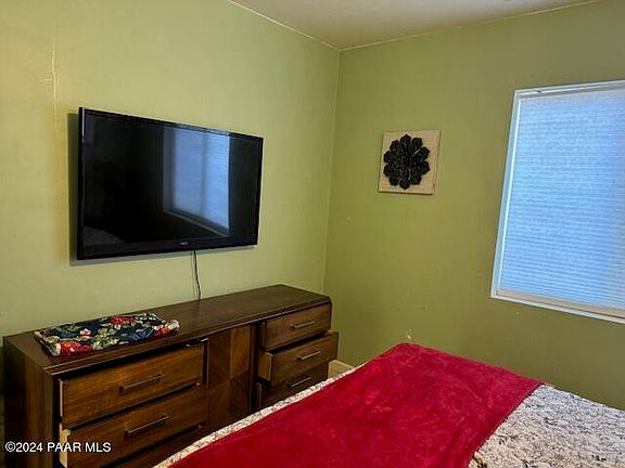 5th image of 554 Campbell St #2