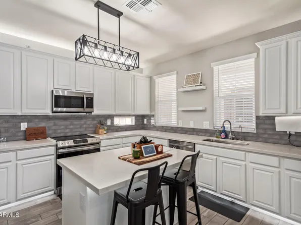 10212 E ISLETA Avenue, Mesa, AZ 85209