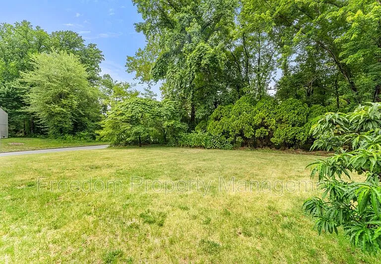 2516 Tabor Ct — Photo 16
