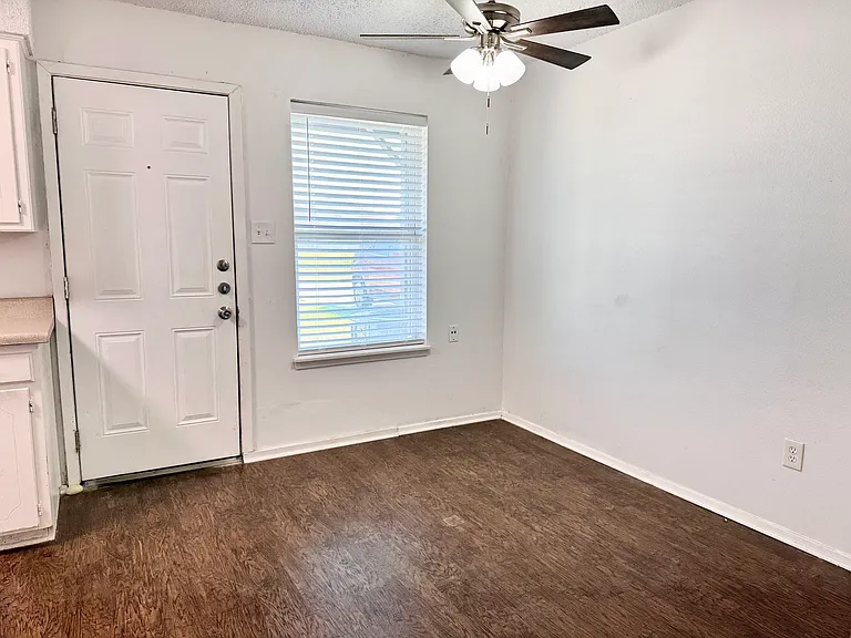 441 SW Thomas St #B — Photo 8