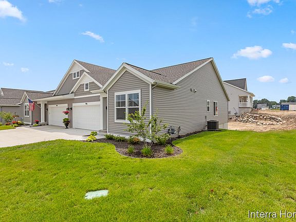 5th image of 996 Scioto Dr NW #1