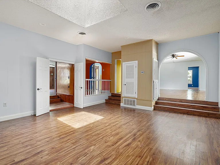 2106 Allred Dr — Photo 5