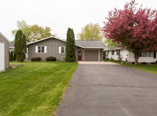 2587 Edgewood Ln, Oshkosh, WI 54904