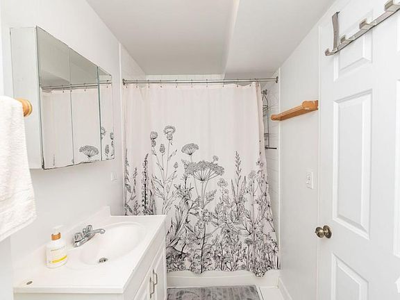 3rd image of 1538 N Milwaukee Ave #1424